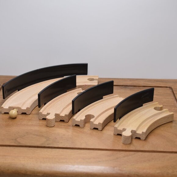 7" and 4" Brio Accessories Curved Fenced Tracks Toys Train Scene Wooden Railway - Picture 5 of 8